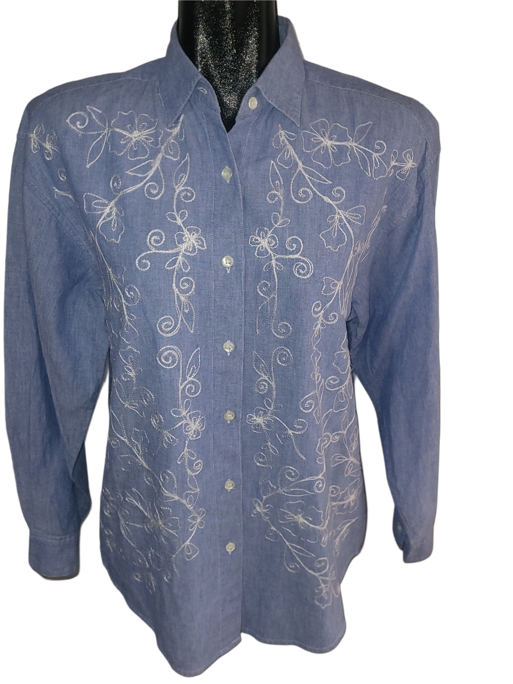Maggie & Max Vintage 90's Light Blue Embroidered Chambray Button-Up Shirt Size M